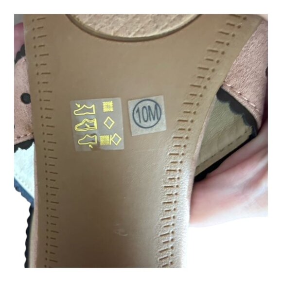 Blush Pink Suede Block Heel Sandals With Laser Cut Design & Back Zipper Closure - Picture 3 of 4